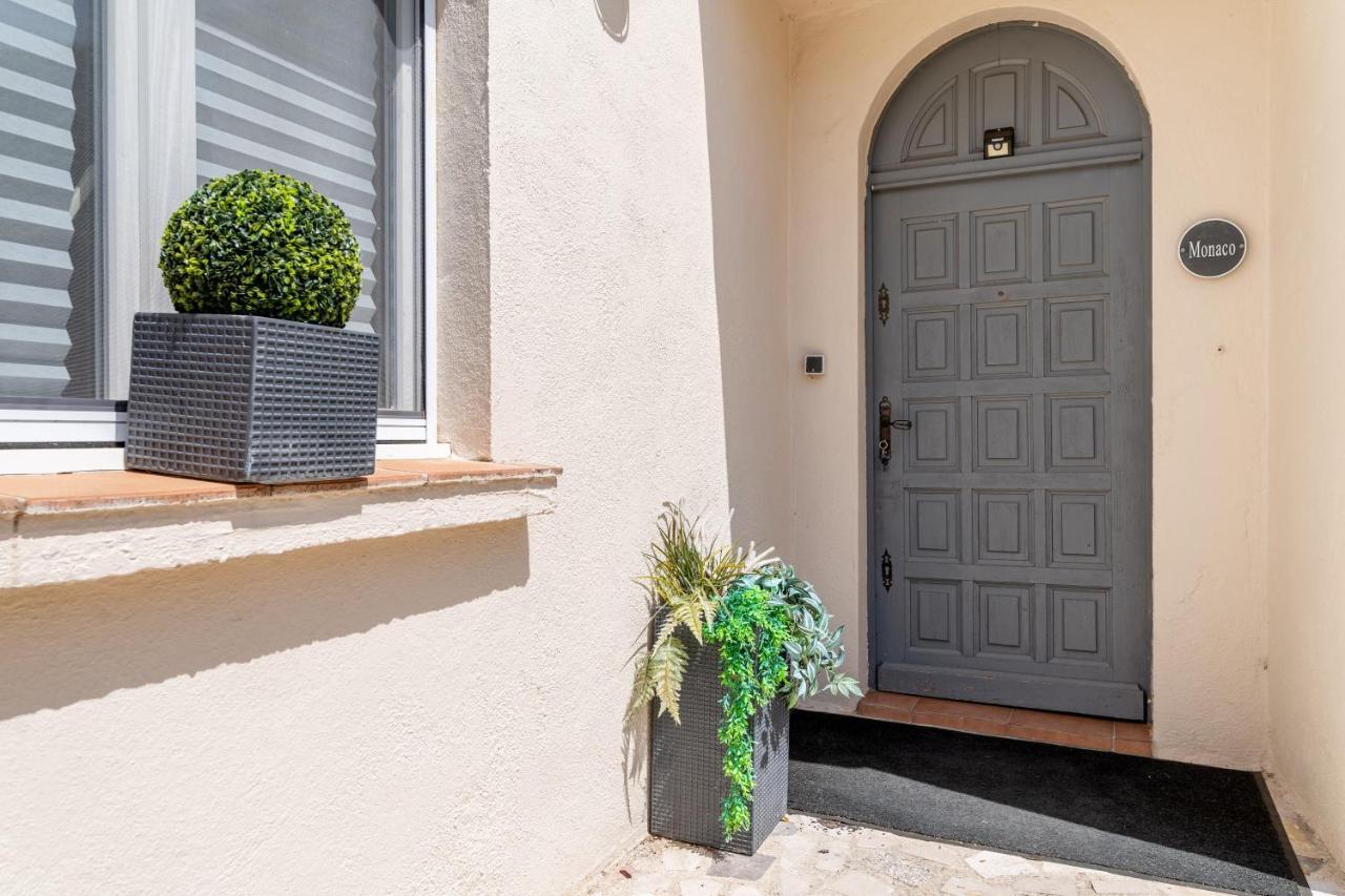 Le Grand Thao Apartment Frejus Bagian luar foto